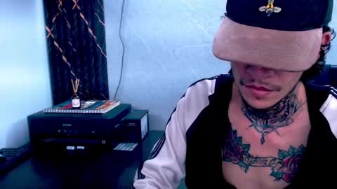 johnsonisaac94  online show from February 15, 8:33 am