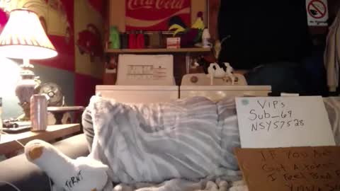 Snapshot of johstondude chatting on May 15, 11:12 pm Johston online show from May 15, 11:12 pm