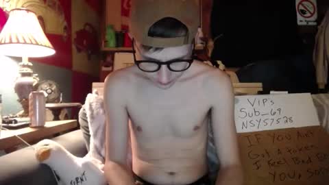 Snapshot of johstondude chatting on May 16, 12:40 am Johston online show from May 16, 12:40 am