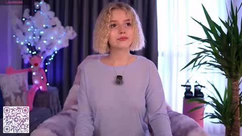 Snapshot of joice_queen chatting on December 14, 9:25 am Paula online show from December 14, 9:25 am