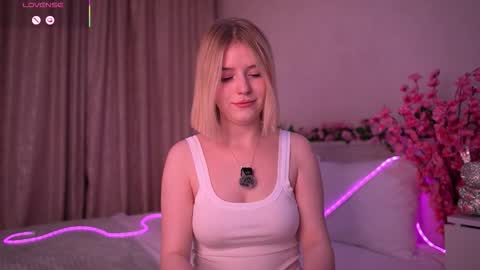 Snapshot of joice_queen chatting on February 14, 8:27 pm Paula online show from February 14, 8:27 pm