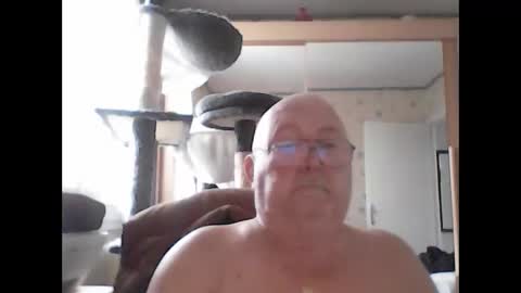 Snapshot of jojo60000529566 chatting on October 15, 7:52 am jojo60000529566 online show from October 15, 7:52 am