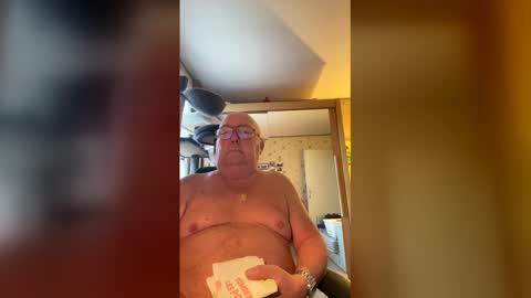 Snapshot of jojo60000529566 chatting on December 16, 8:30 am jojo60000529566 online show from December 16, 8:30 am