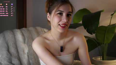 Snapshot of jojojoannaa chatting on May 15, 2:07 am Aurora online show from May 15, 2:07 am