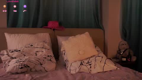 Snapshot of jojojoannaa chatting on July 23, 2:53 am Aurora online show from July 23, 2:53 am