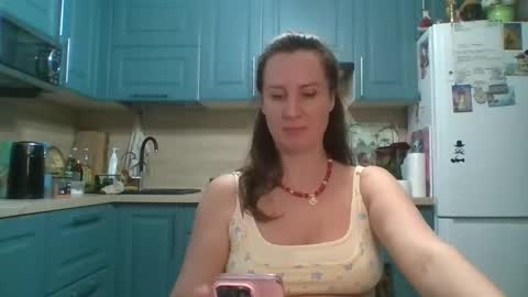 Snapshot of joleli05 chatting on May 17, 7:32 pm you can call me my Queen online show from May 17, 7:32 pm