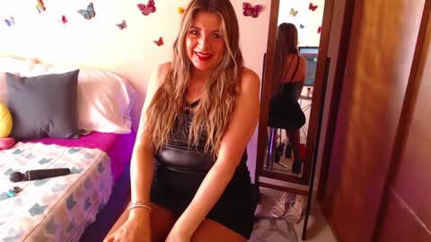Snapshot of jolie_mature_ chatting on December 11, 7:46 pm Jolie Mature online show from December 11, 7:46 pm