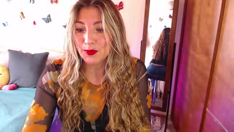 Snapshot of jolie_mature_ chatting on January 2, 8:35 pm Jolie Mature online show from January 2, 8:35 pm