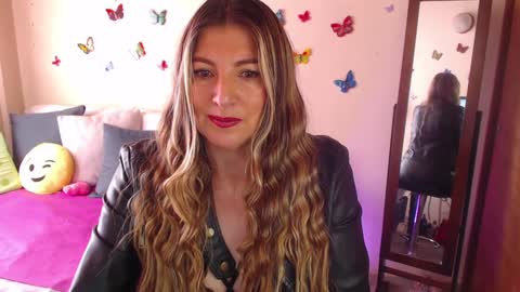 Snapshot of jolie_mature_ chatting on January 26, 2:30 pm Jolie Mature online show from January 26, 2:30 pm
