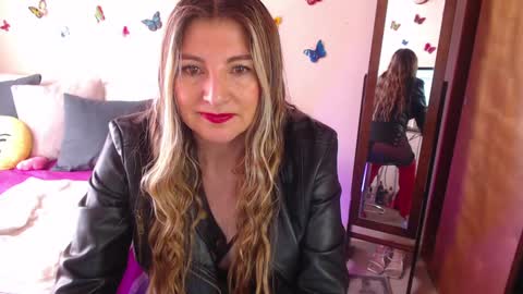 Snapshot of jolie_mature_ chatting on January 26, 5:34 pm Jolie Mature online show from January 26, 5:34 pm