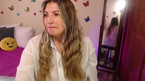Snapshot of jolie_mature_ chatting on February 16, 7:38 pm Jolie Mature online show from February 16, 7:38 pm