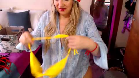 Jolie Mature online show from December 13, 9:20 pm