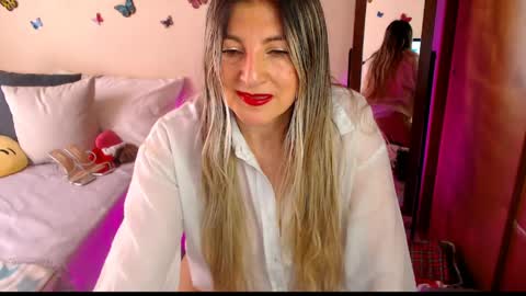 Jolie Mature online show from April 13, 9:09 pm