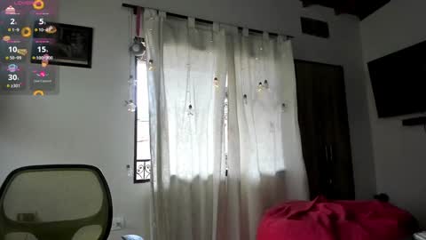 Snapshot of jolie_reyes1 chatting on December 21, 6:44 pm jolie_reyes1 online show from December 21, 6:44 pm