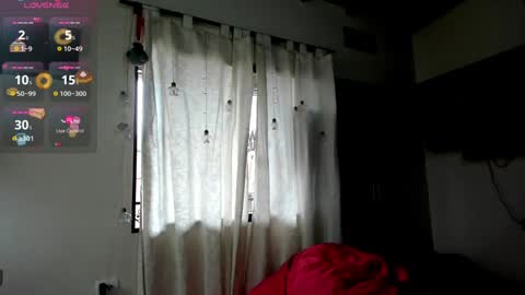Snapshot of jolie_reyes1 chatting on February 8, 8:32 pm jolie_reyes1 online show from February 8, 8:32 pm