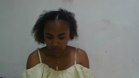 Snapshot of joliedonnue chatting on December 1, 11:37 am joliedonnue online show from December 1, 11:37 am