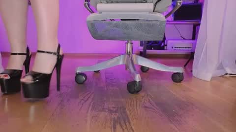 Snapshot of jolieorchid chatting on February 8, 12:30 pm MISTRESS Jolie online show from February 8, 12:30 pm