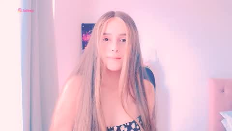 Snapshot of joliinee chatting on October 23, 6:17 pm ArianaJoliiee online show from October 23, 6:17 pm