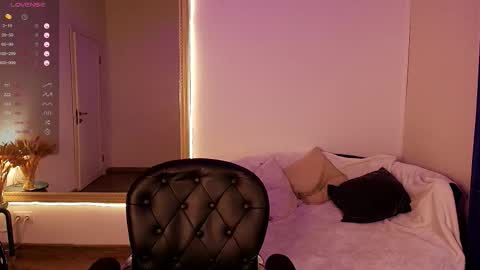 Snapshot of jolly_bean chatting on October 17, 2:59 am Polly online show from October 17, 2:59 am