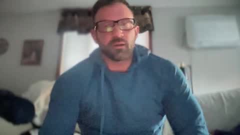 Snapshot of jonariesxxx chatting on February 4, 9:42 pm Jon Aries online show from February 4, 9:42 pm