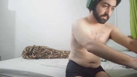 Snapshot of jonasf2525 chatting on February 20, 3:36 am jonasf2525 online show from February 20, 3:36 am