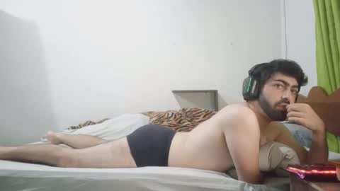 Snapshot of jonasf2525 chatting on February 24, 3:59 am jonasf2525 online show from February 24, 3:59 am