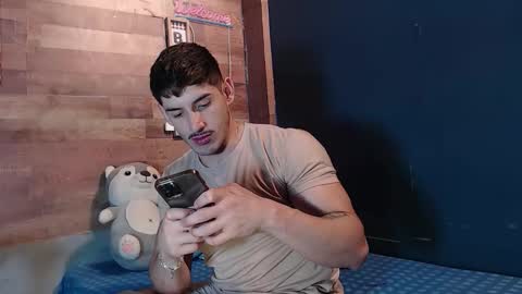 jonathancast08 online show from November 28, 9:06 pm