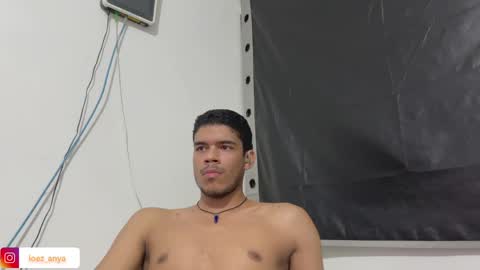 Snapshot of jonhsebastiann chatting on April 25, 6:05 am John online show from April 25, 6:05 am