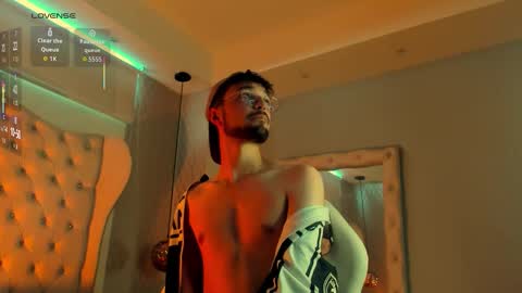 JonnyGreey online show from December 19, 7:10 pm