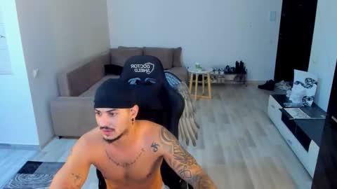 jonnyporn1 online show from October 17, 6:05 am