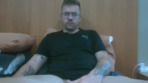 Snapshot of jonoy1995 chatting on December 9, 12:23 am jonoy1995 online show from December 9, 12:23 am