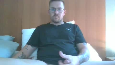 Snapshot of jonoy1995 chatting on December 17, 4:12 am jonoy1995 online show from December 17, 4:12 am