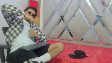 Snapshot of jordan_love7 chatting on February 1, 12:47 pm jordan online show from February 1, 12:47 pm