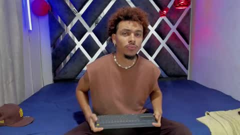 Snapshot of jordan_love7 chatting on February 27, 12:45 pm jordan online show from February 27, 12:45 pm