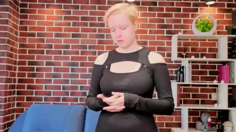 Ellie online show from May 17, 8:12 am