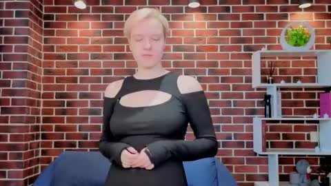 Ellie online show from May 23, 8:18 am