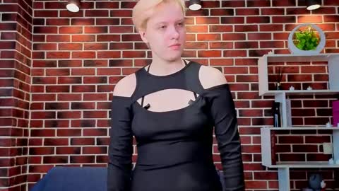 Ellie online show from May 24, 8:08 am