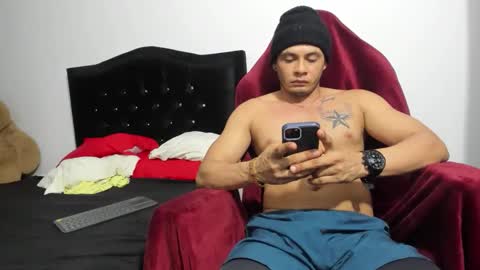 Snapshot of jose22leal chatting on June 3, 7:19 pm Jose22Cm online show from June 3, 7:19 pm