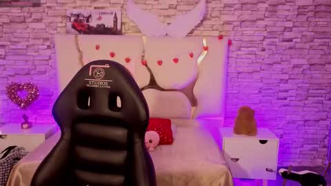 Joselyn  online show from February 8, 11:57 am