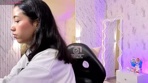 Joselyn  online show from April 5, 12:02 pm