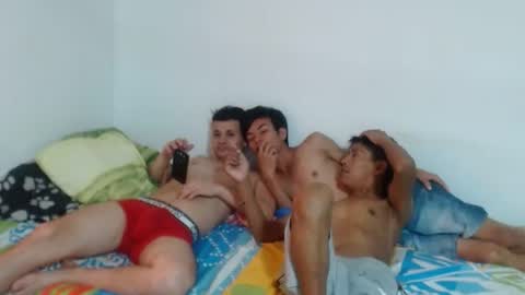 Snapshot of joseph_and_thomas chatting on February 17, 9:08 pm thomas y joseph online show from February 17, 9:08 pm