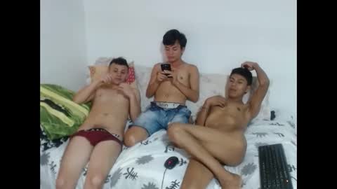 Snapshot of joseph_and_thomas chatting on February 18, 9:53 pm thomas y joseph online show from February 18, 9:53 pm