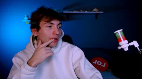 joseph_bear_ online show from November 29, 7:50 pm