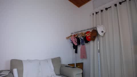 josezaens_ online show from November 8, 8:03 am