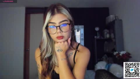 josephine   independent model    online show from January 11, 10:40 pm