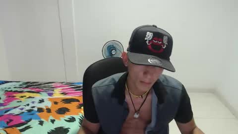 josue25sex online show from December 20, 7:32 pm