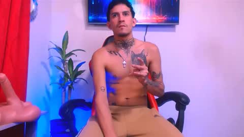 josue_linares online show from June 2, 12:29 pm
