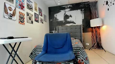 Snapshot of jouls_ chatting on March 3, 7:58 am jouls_ online show from March 3, 7:58 am