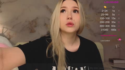 Snapshot of jousimies chatting on February 6, 2:22 am Jane online show from February 6, 2:22 am