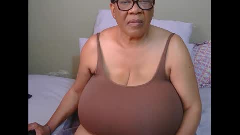 Snapshot of joycemando chatting on June 2, 9:00 am DairyQueen online show from June 2, 9:00 am